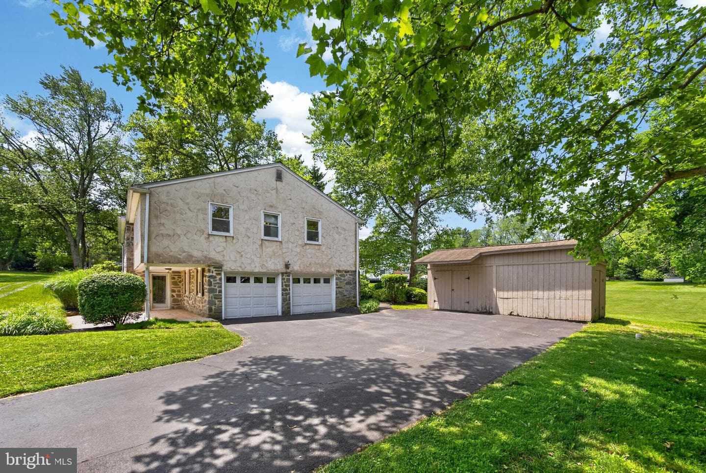 1190 Beaumont Road photo 32