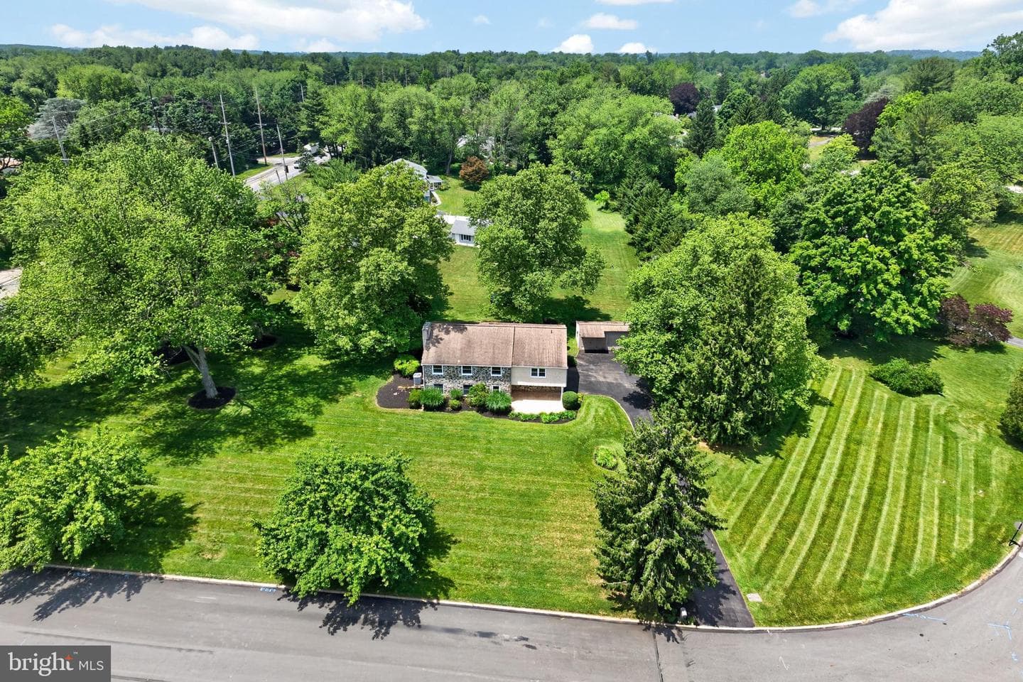 1190 Beaumont Road photo 33