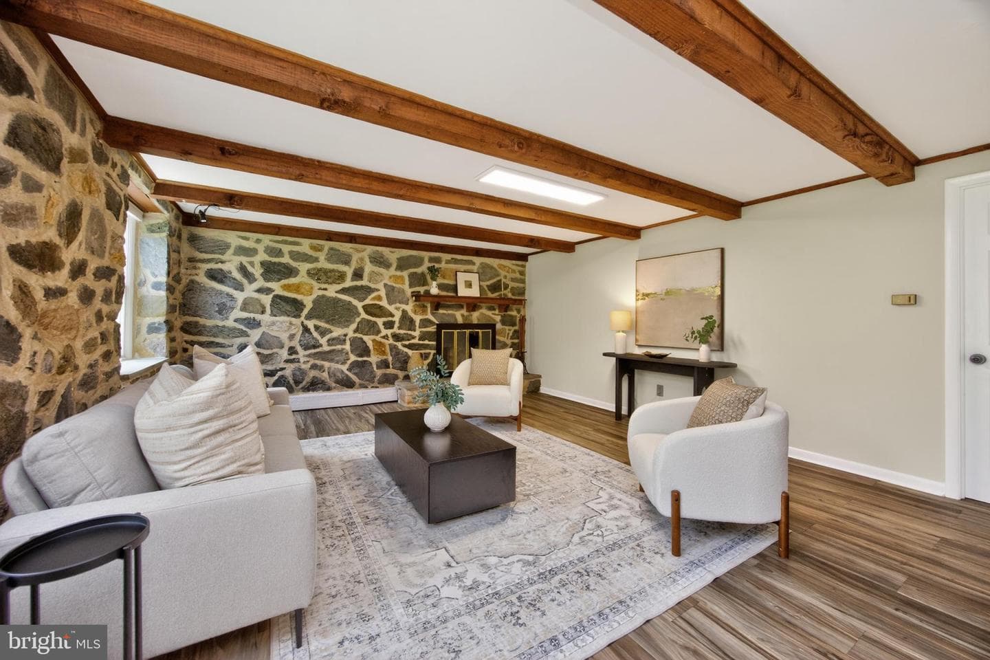 1190 Beaumont Road photo 5