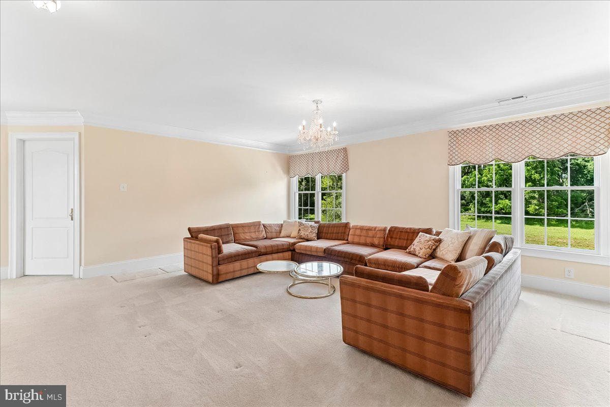 609 Winston Lane photo 32