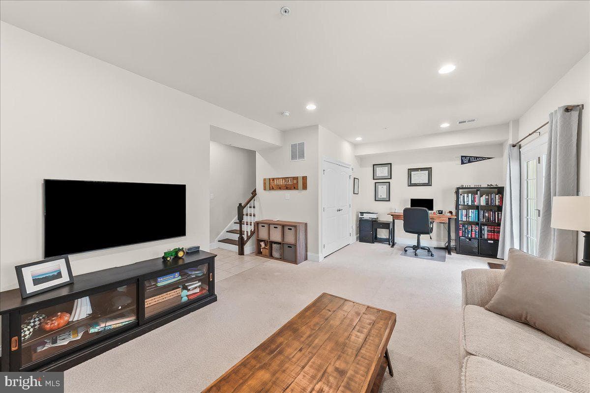 855 Stonecliffe Road photo 27