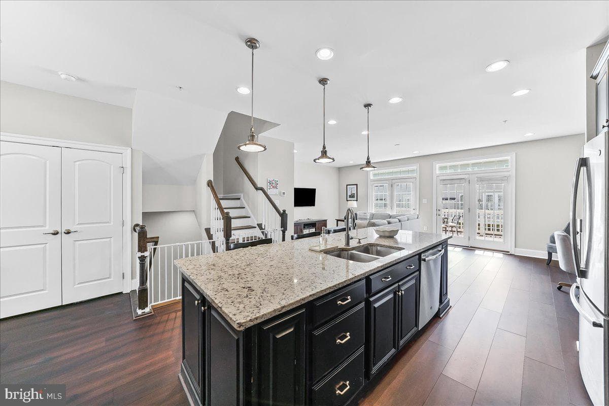 855 Stonecliffe Road photo 5