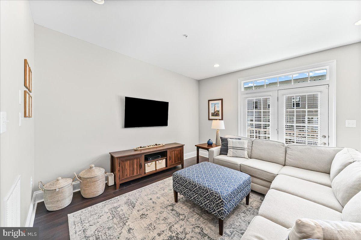 855 Stonecliffe Road photo 9