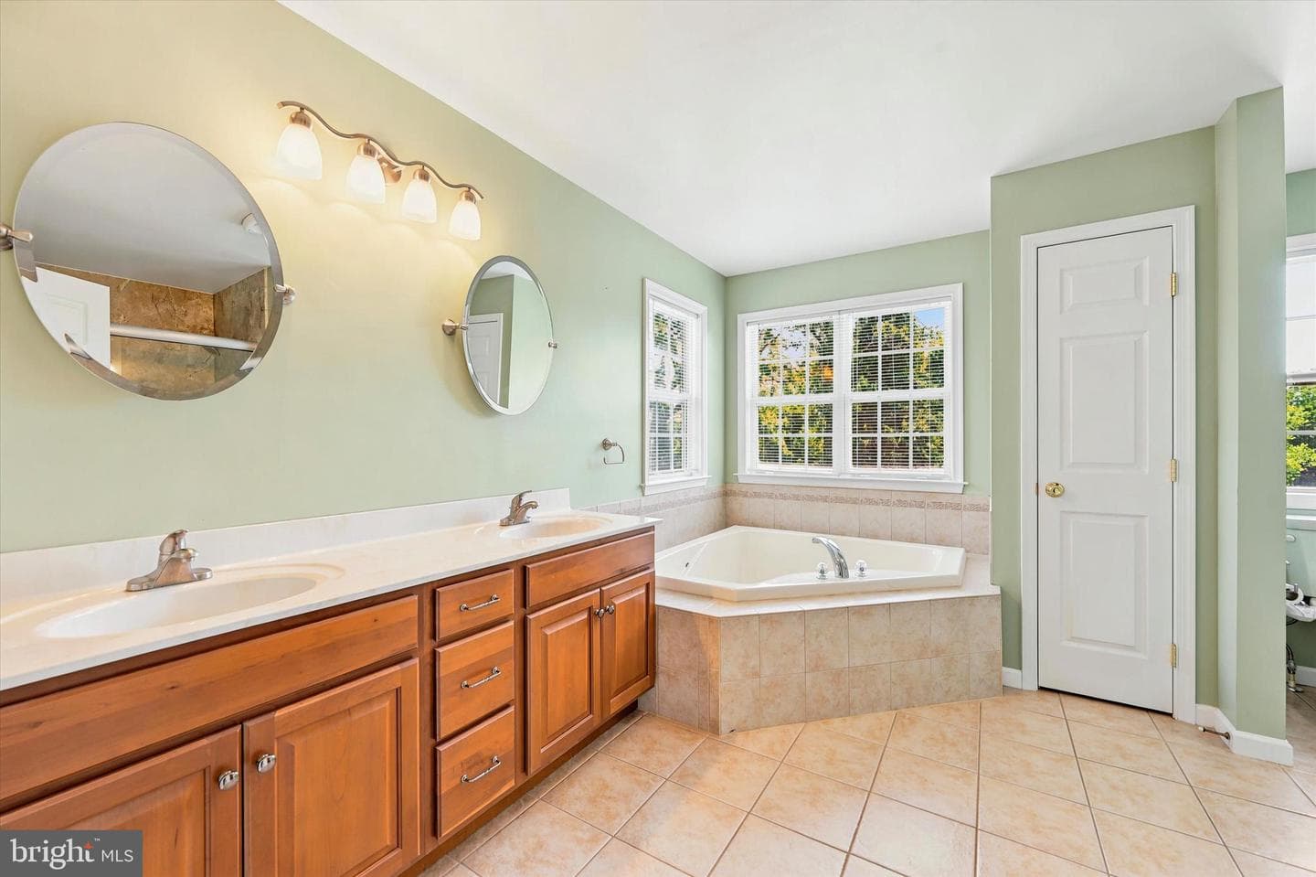 108 Cooper Hawk Drive photo 17