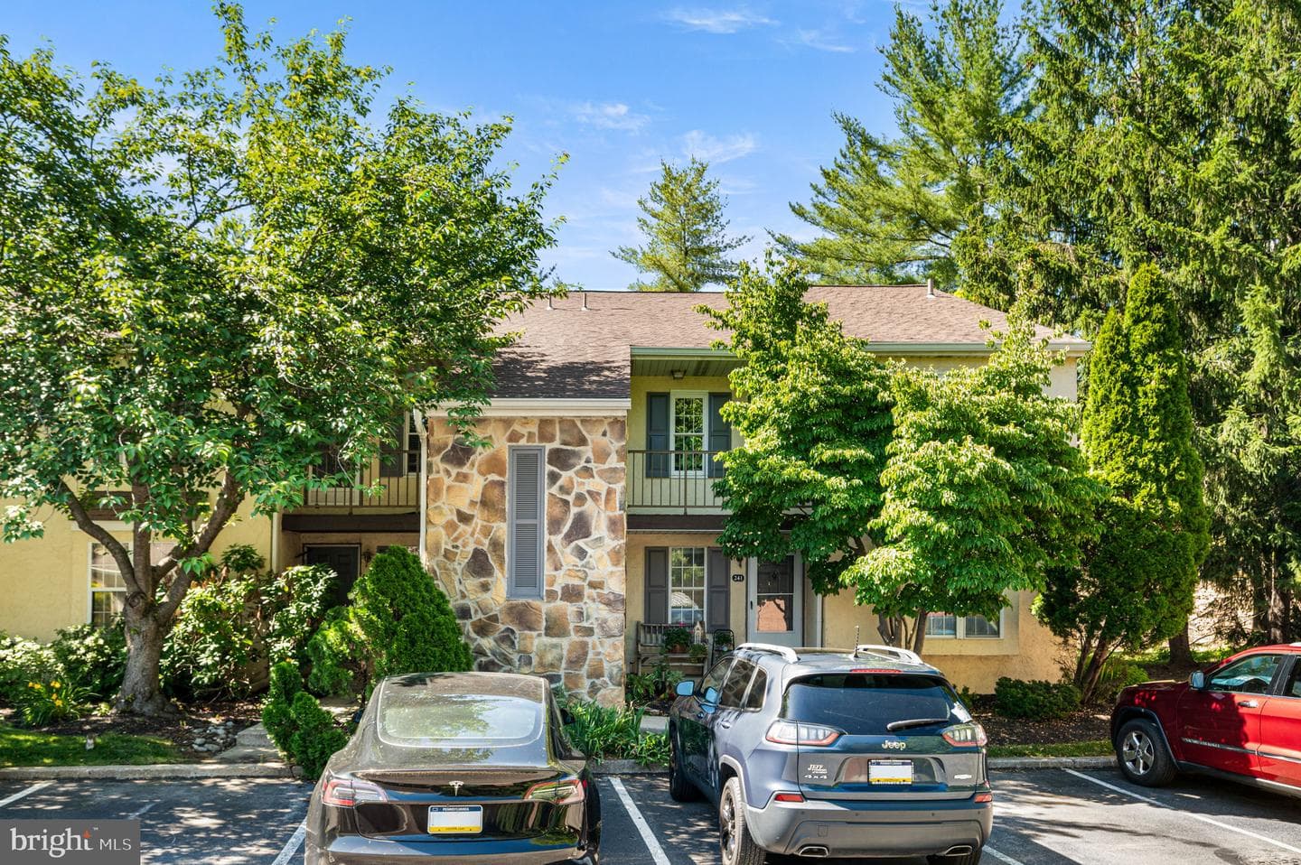 242 Valley Stream Lane, Chesterbrook