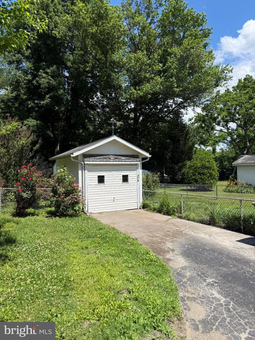 119 W Whiteland Avenue photo 9