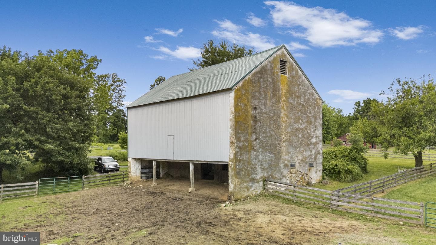 404 Indian Run Road photo 25