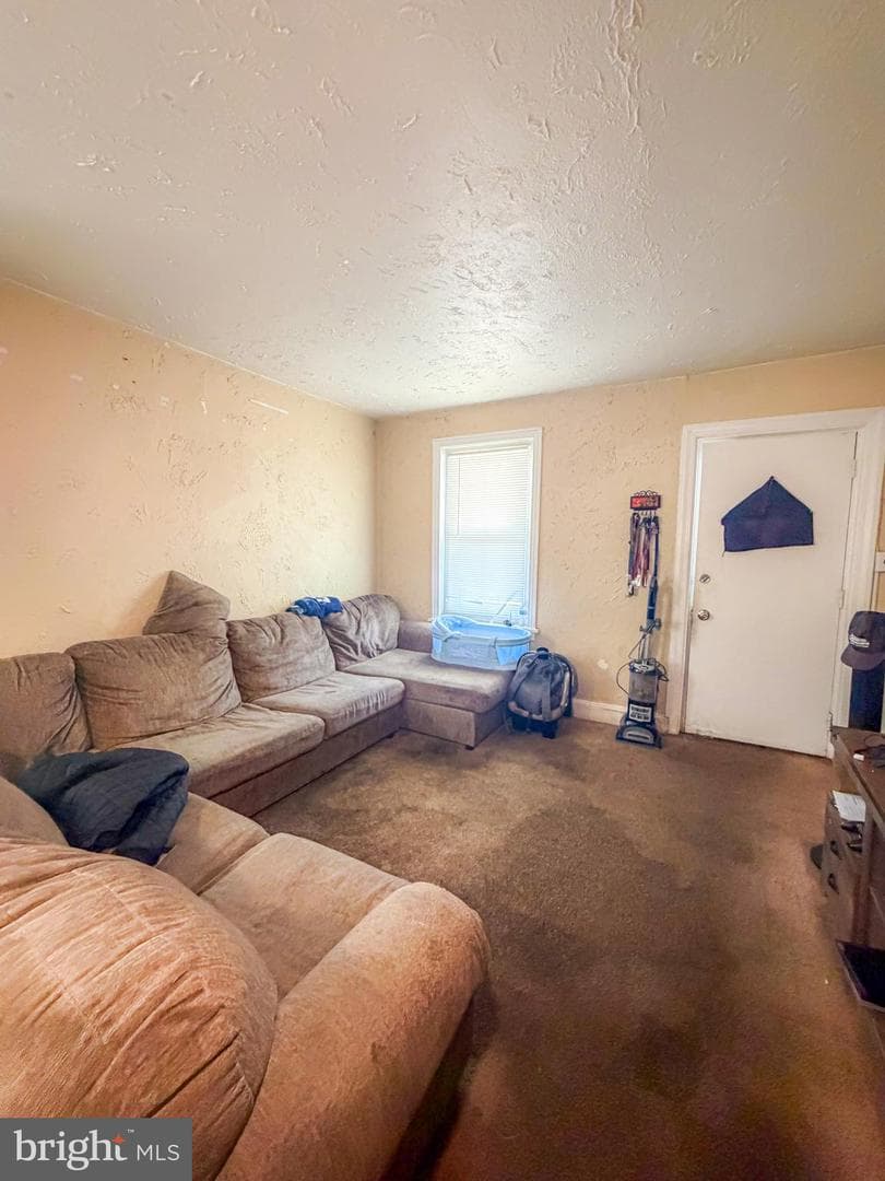 521 E Barnard Street photo 9