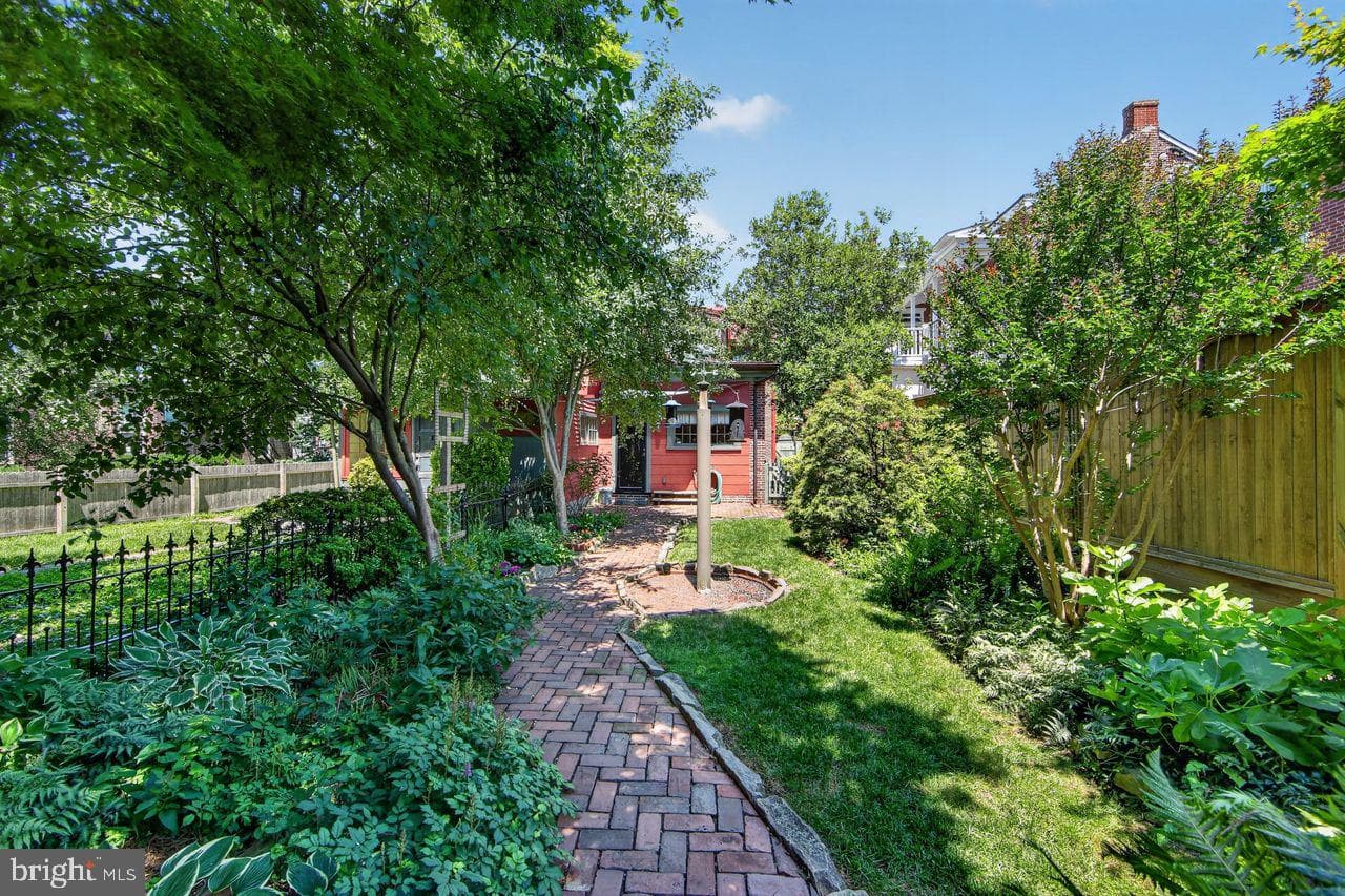 216 W Miner Street photo 35