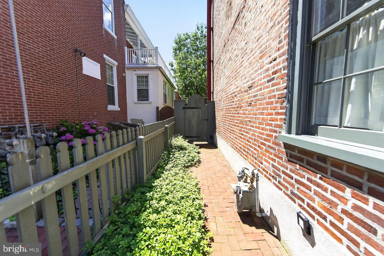 216 W Miner Street photo 39