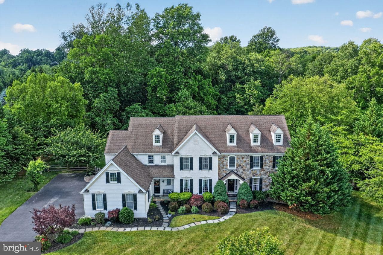 1704 Chantilly Lane photo 1