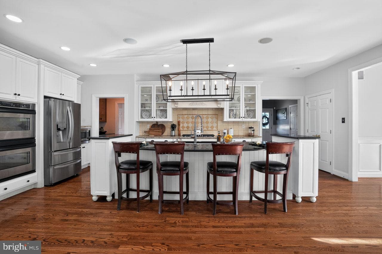 1704 Chantilly Lane photo 7