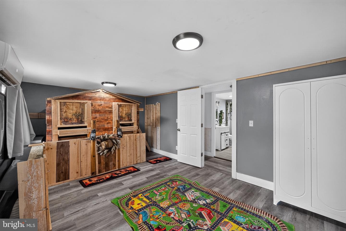 127 Spring Hill Lane photo 17