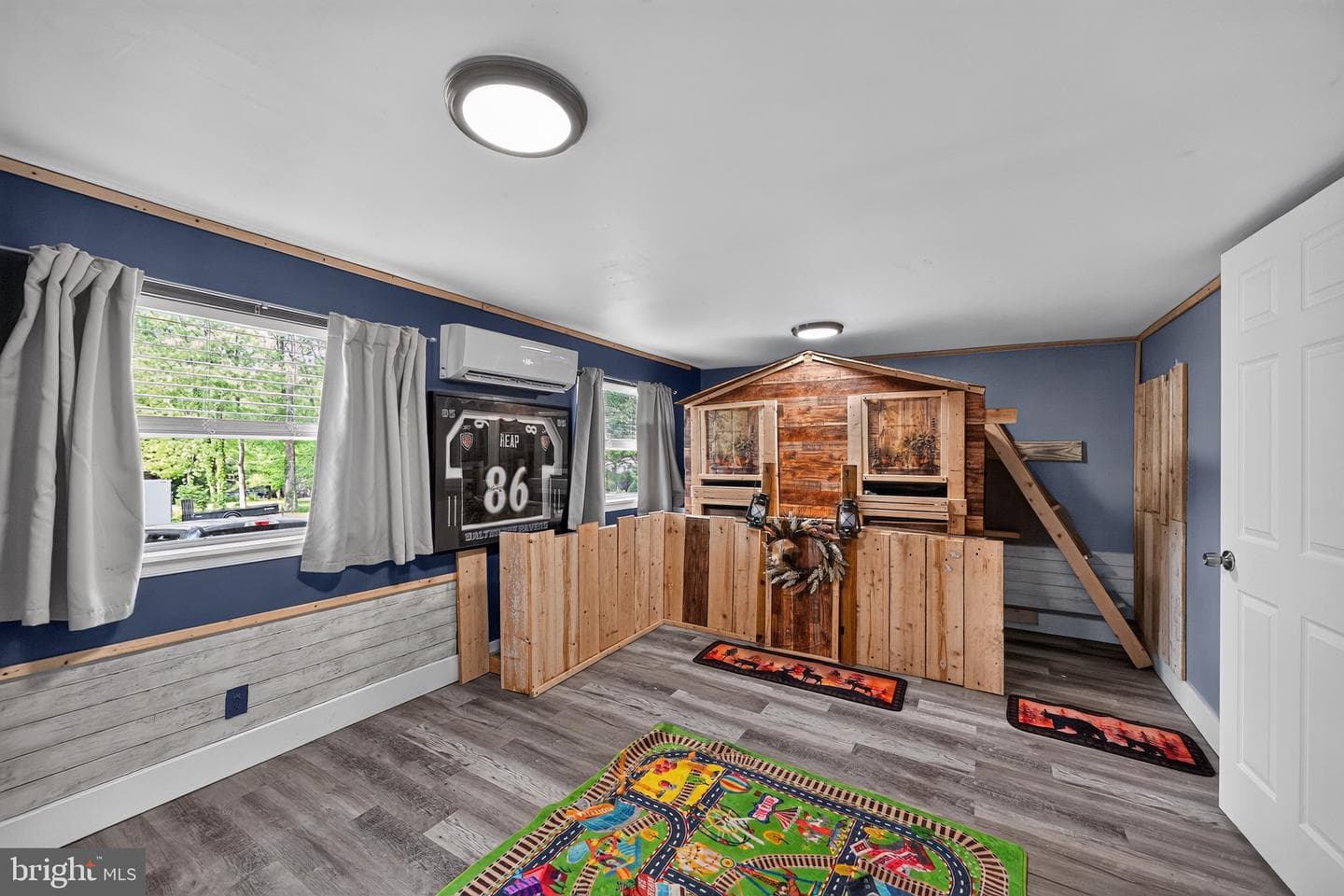 127 Spring Hill Lane photo 18