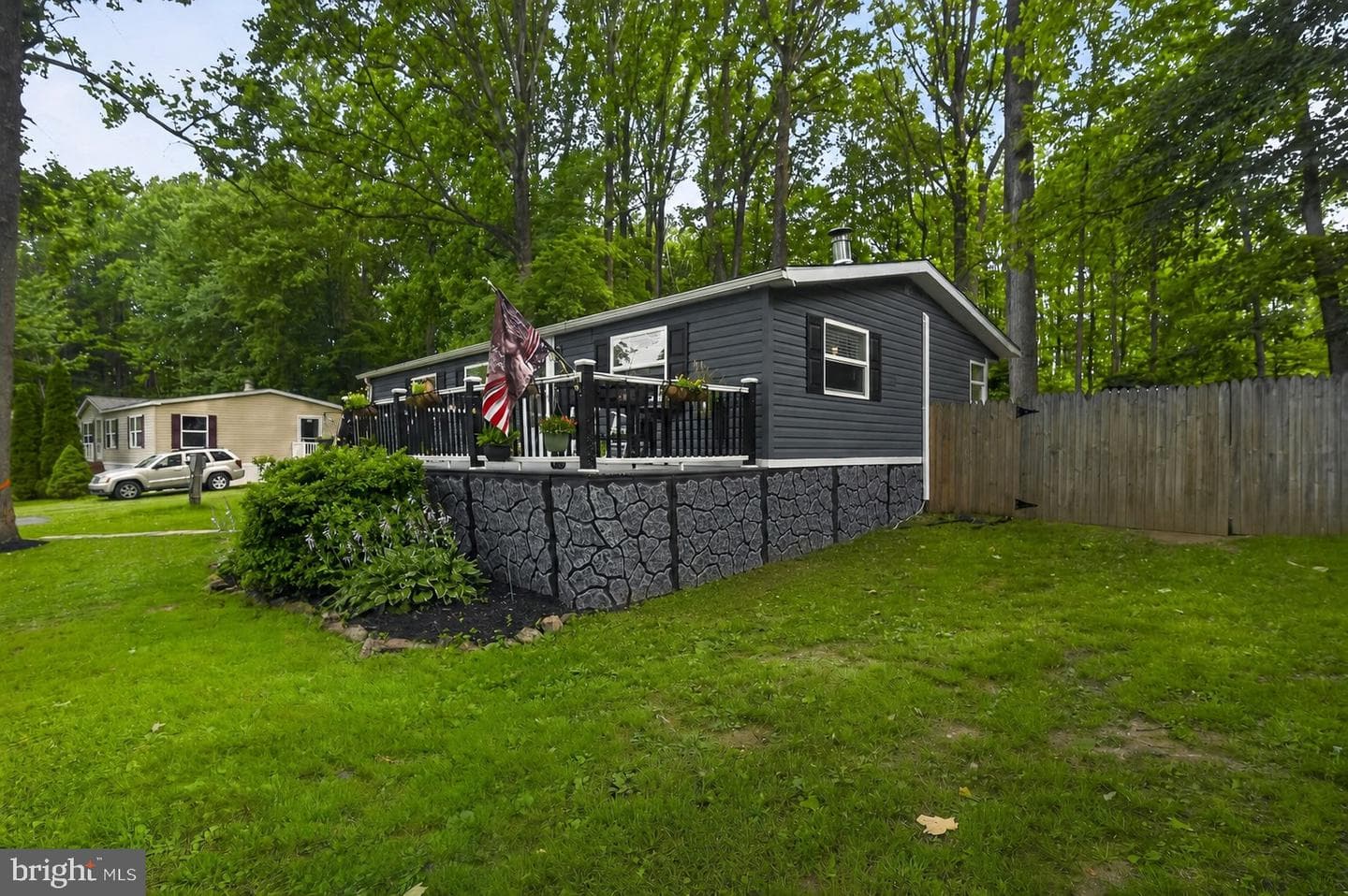127 Spring Hill Lane photo 3