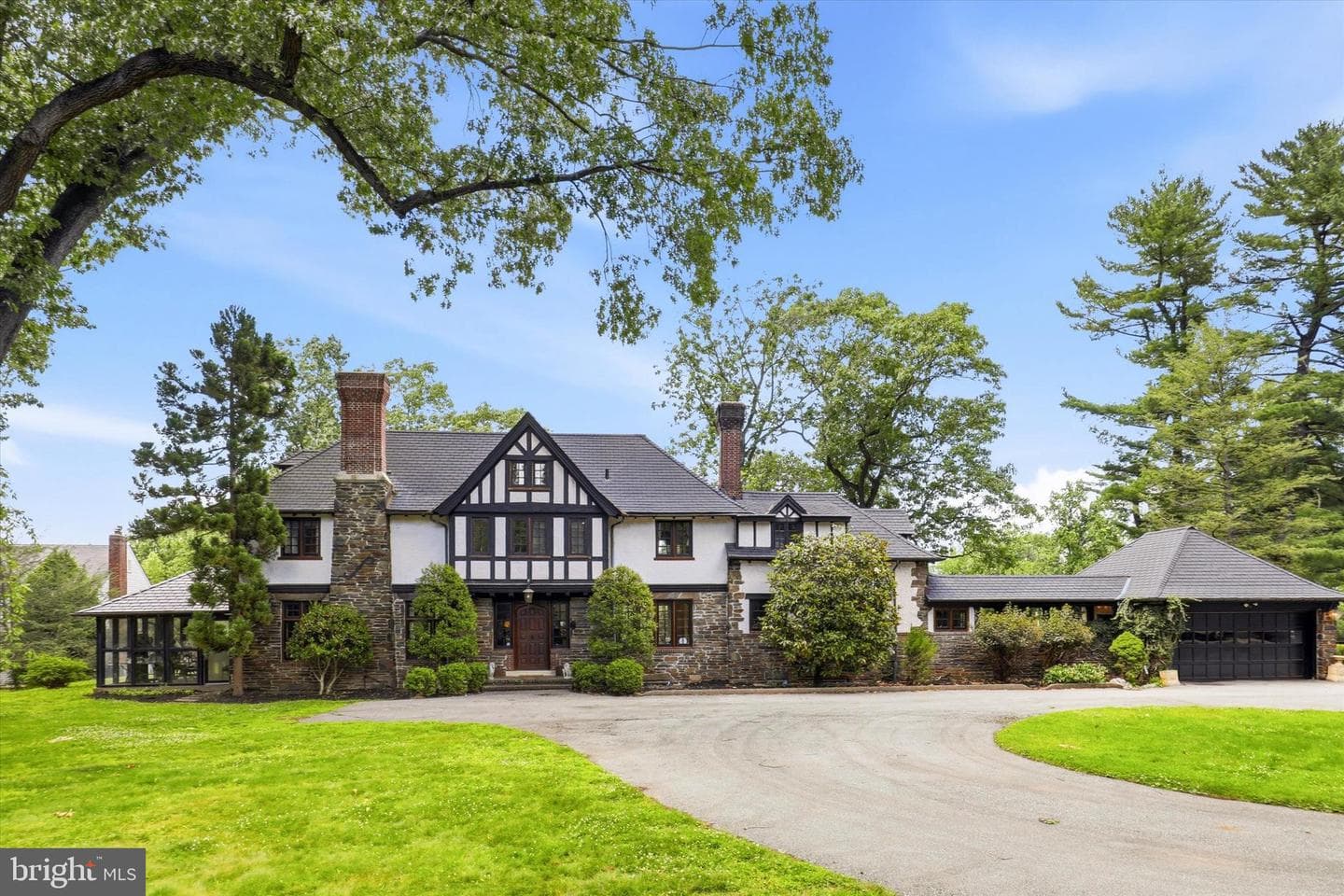 422 Donalyn Lane, Berwyn