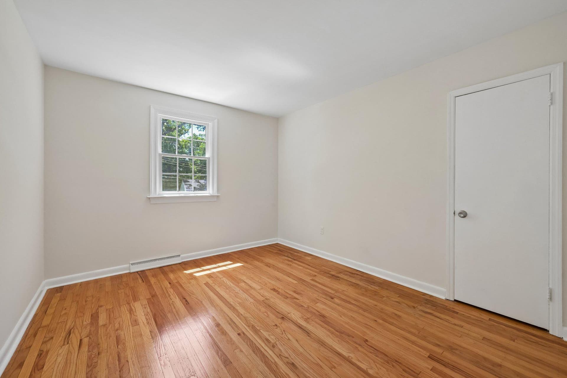 543 Midland Avenue photo 25