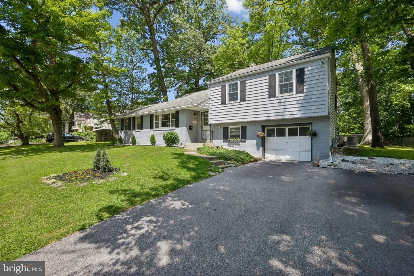 543 Midland Avenue photo 3