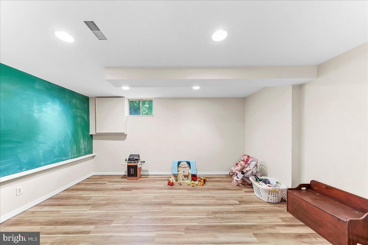 12 Peach Tree Lane photo 32