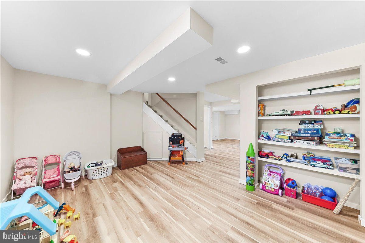 12 Peach Tree Lane photo 33