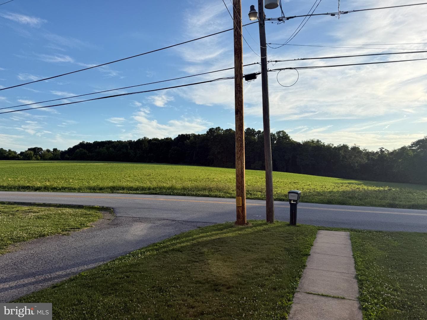 351 Zynn Road photo 2