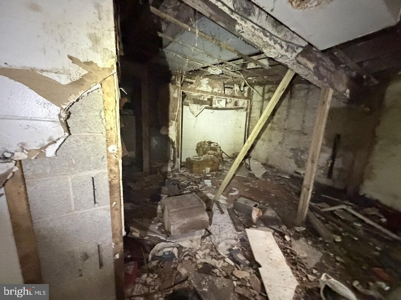 215 Andrew Road photo 10