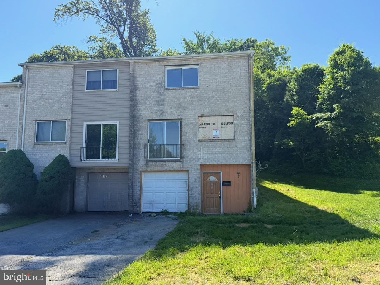 215 Andrew Road photo 2