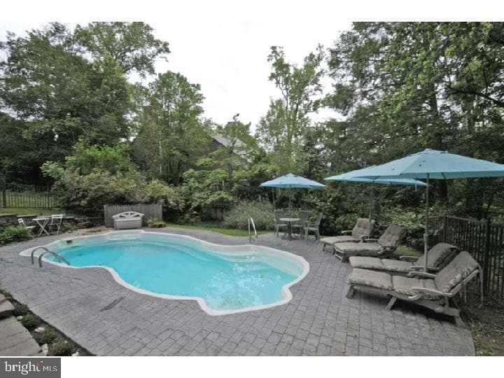 575 W Valley Road photo 14