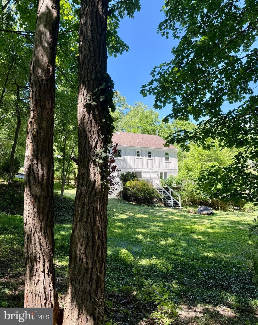 575 W Valley Road photo 18