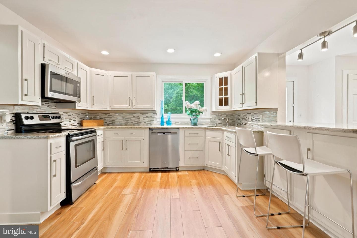 575 W Valley Road photo 26