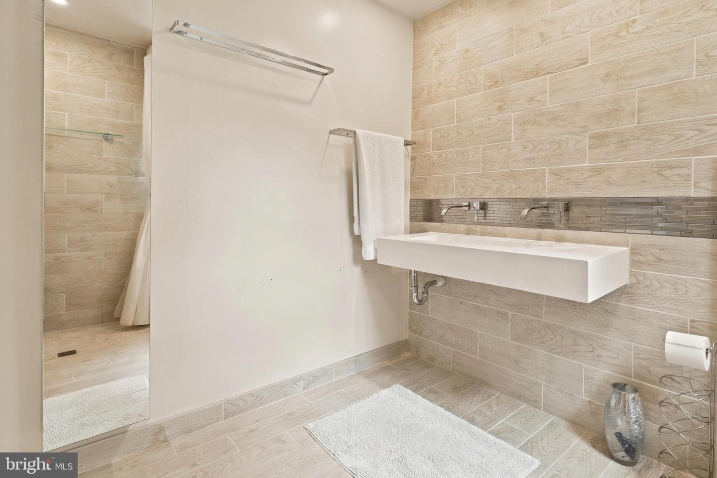 575 W Valley Road photo 31