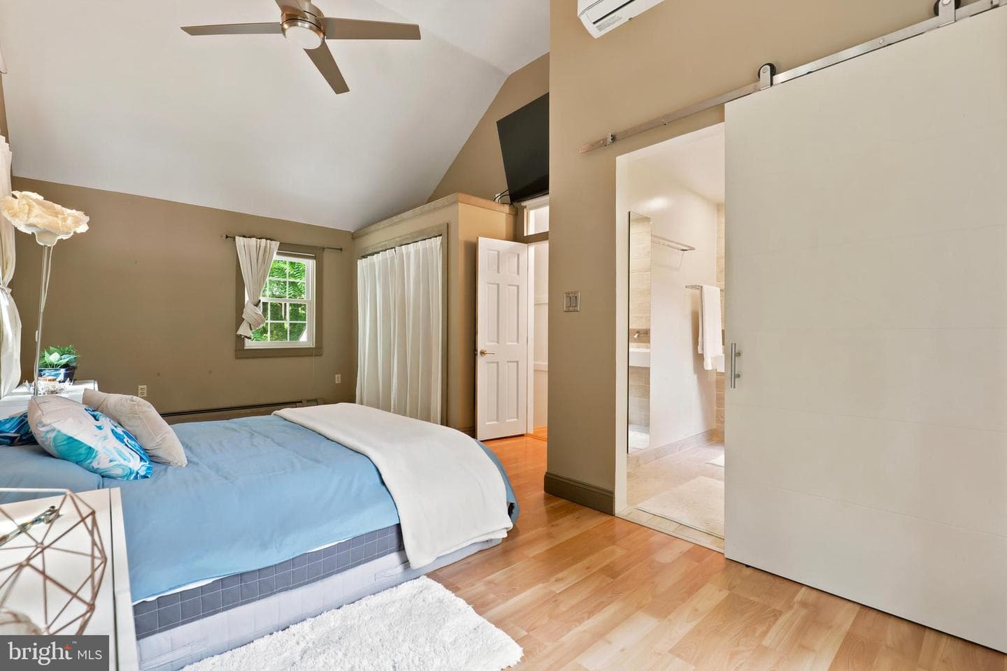 575 W Valley Road photo 37