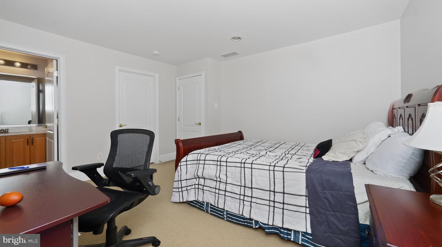 1464 W Stonington photo 40