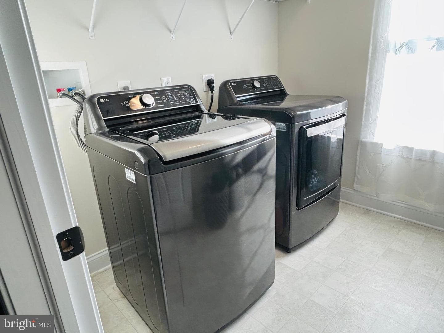 512 Lewis Street photo 16