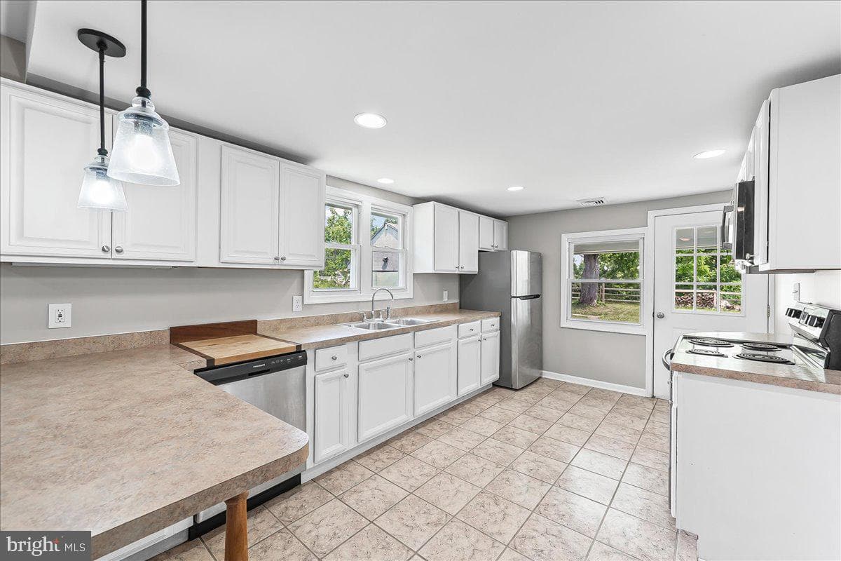 1019 Riverside Drive photo 12