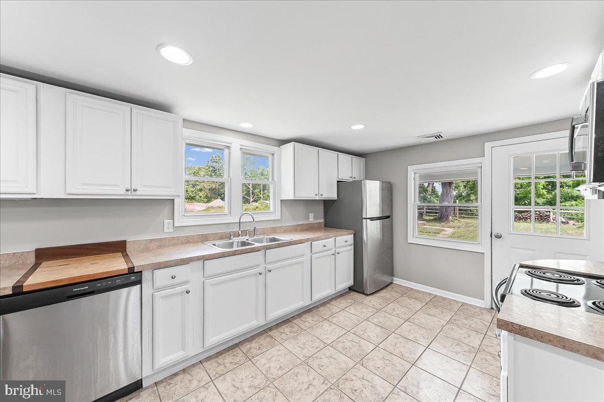 1019 Riverside Drive photo 15
