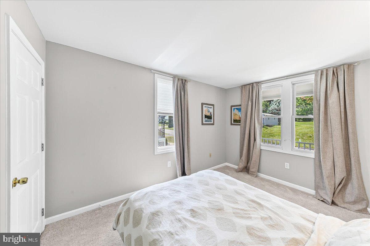 1019 Riverside Drive photo 18