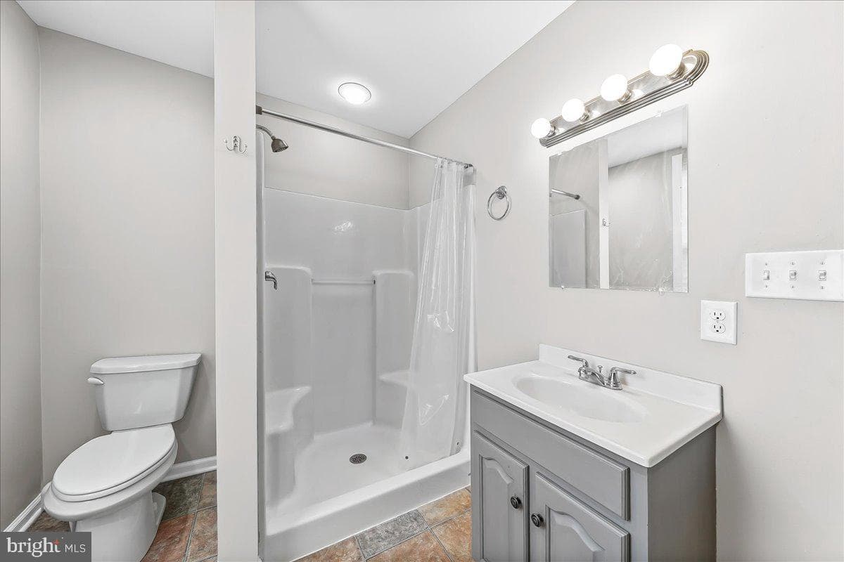 1019 Riverside Drive photo 24