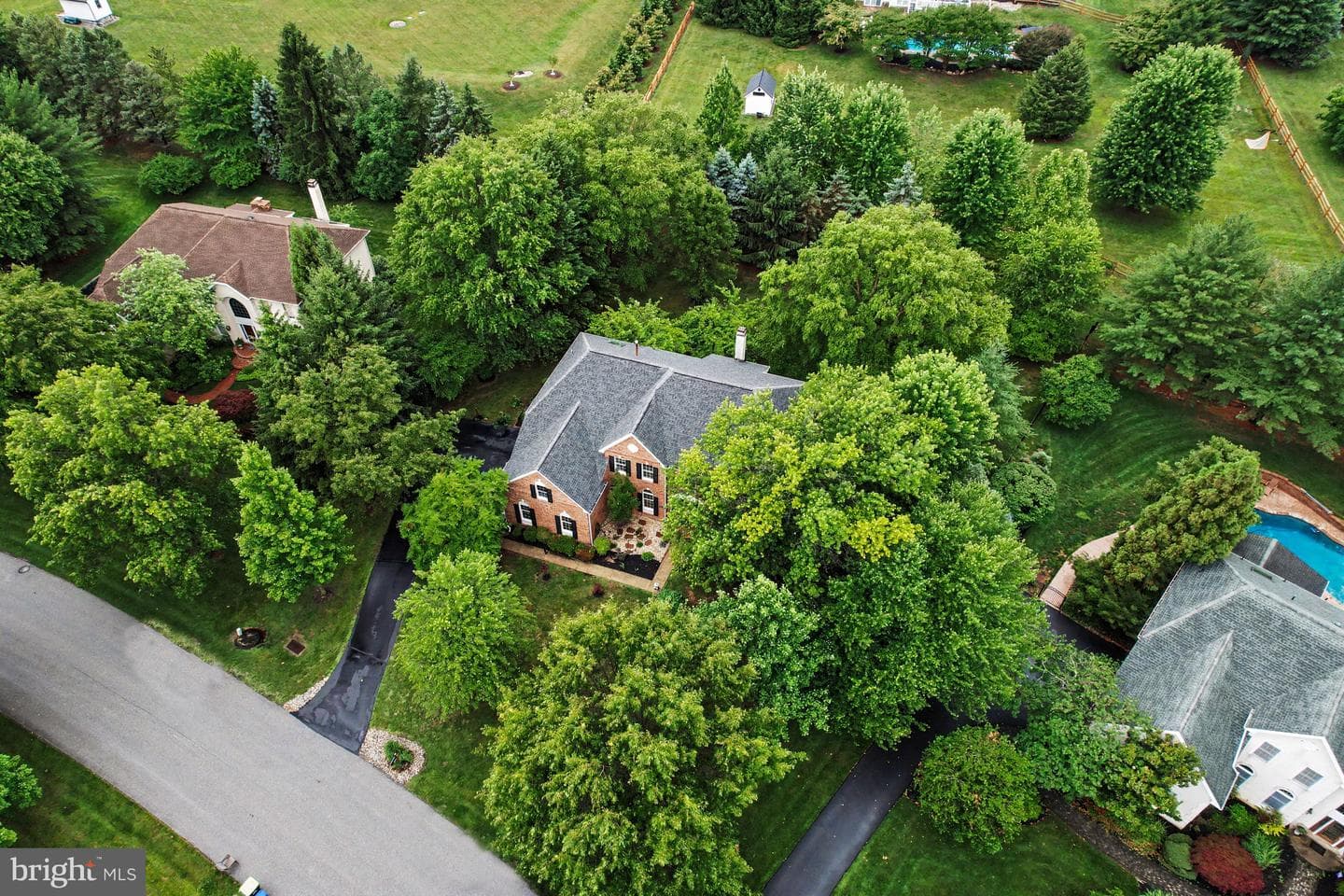 183 Pembrooke Circle photo 39