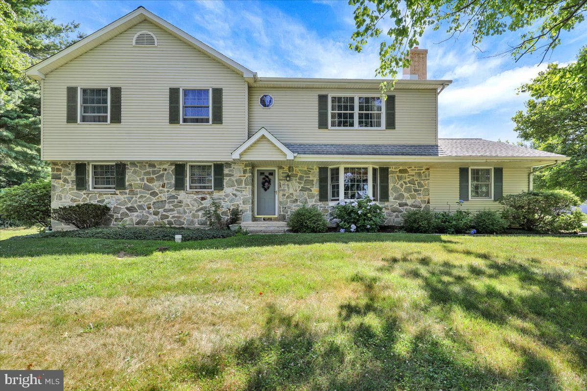 1170 N Manor Road, Honey Brook