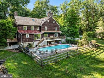 781 Fairview Road photo 3