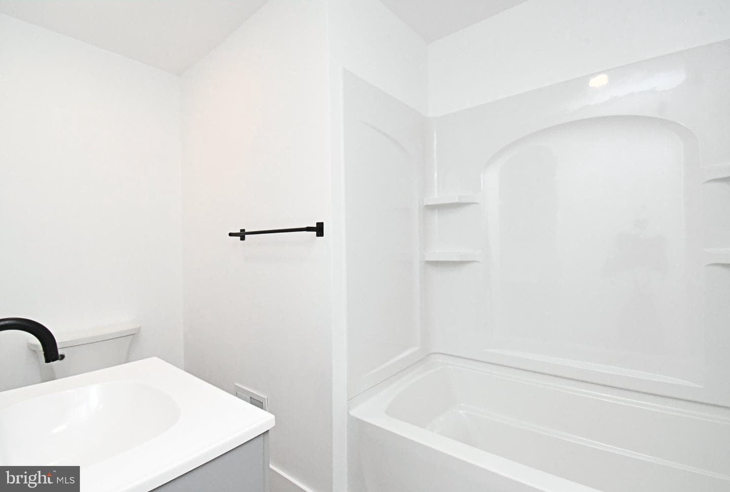 64 N Main photo 16