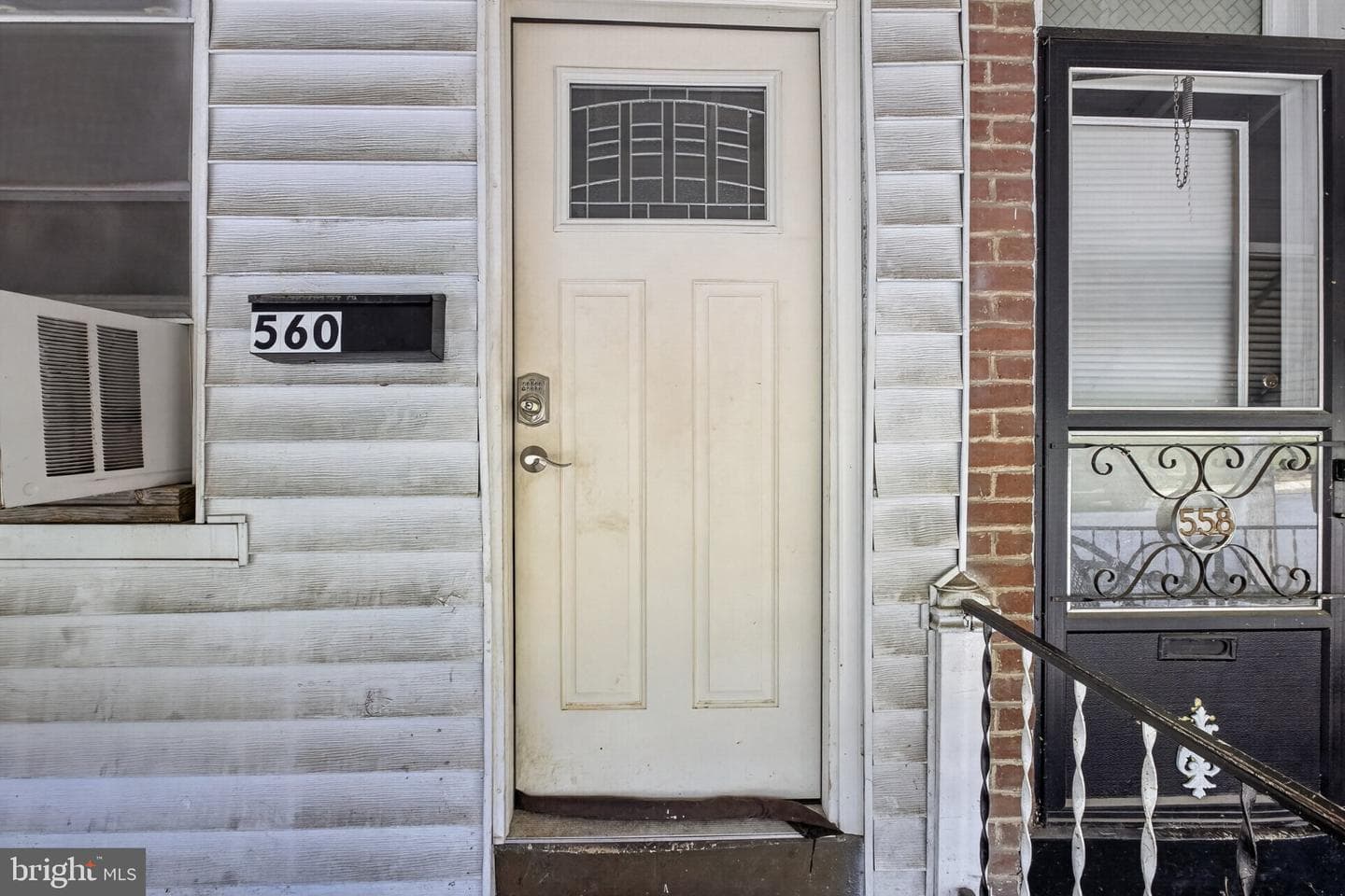560 Coates Street photo 4