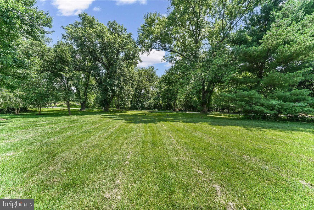 804 Waverly Road photo 11