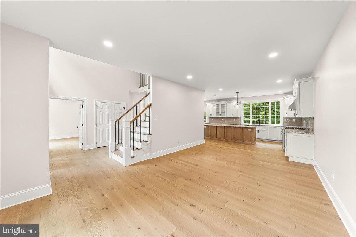 804 Waverly Road photo 8