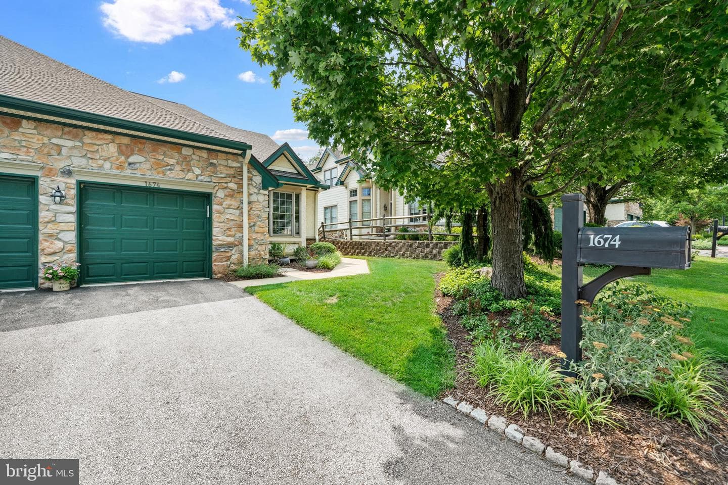 1674 Yardley Drive photo 3