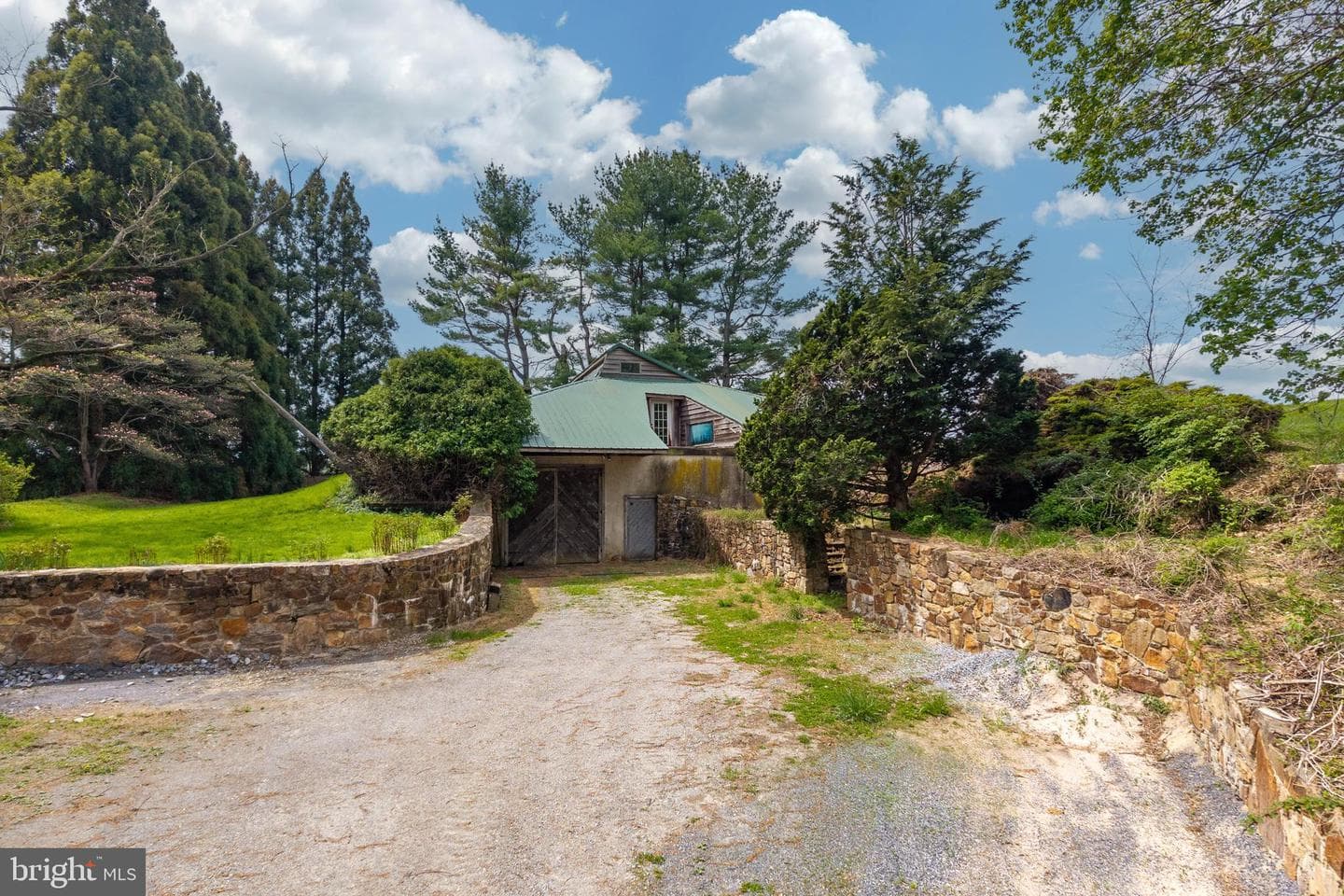 394 Street Road photo 13