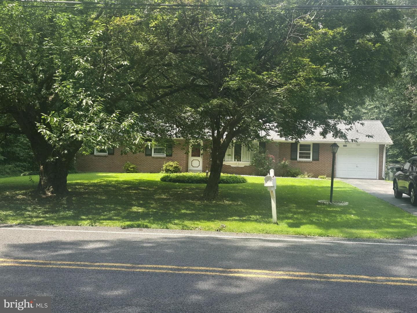 2407 E Kings Highway photo 2