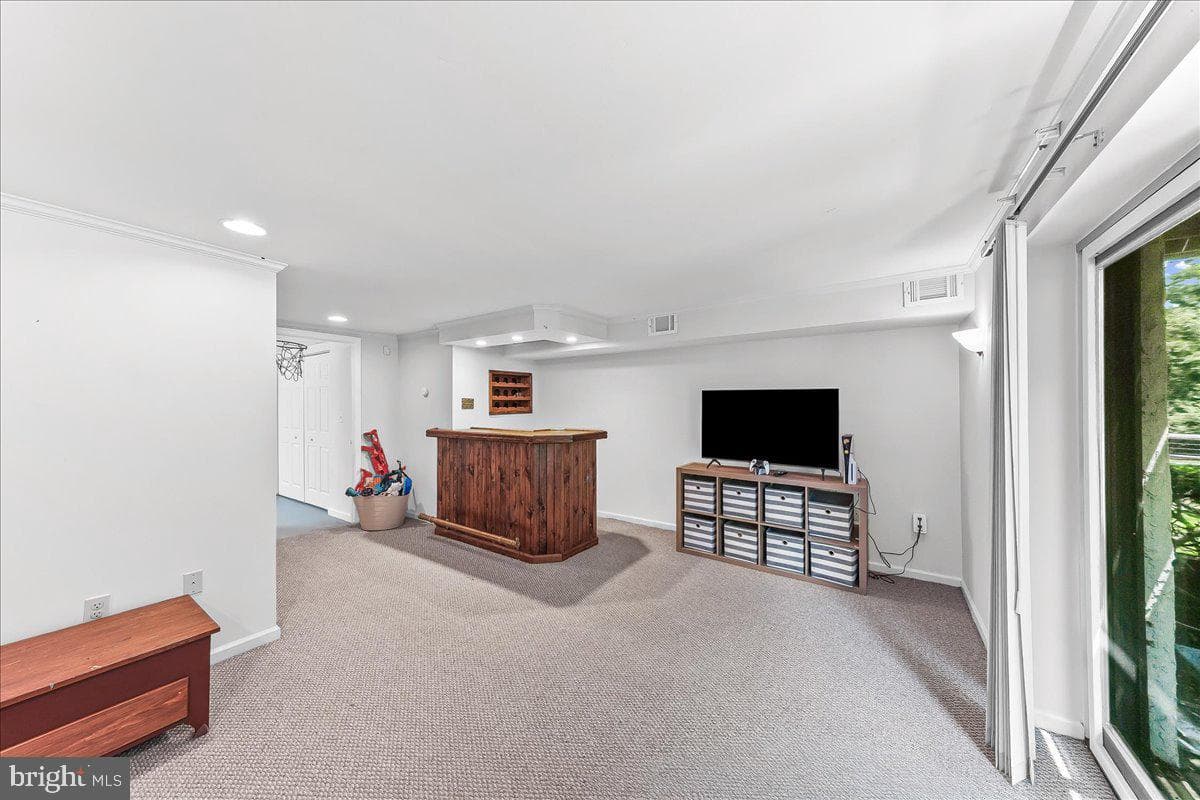 550 Coventry Lane photo 25