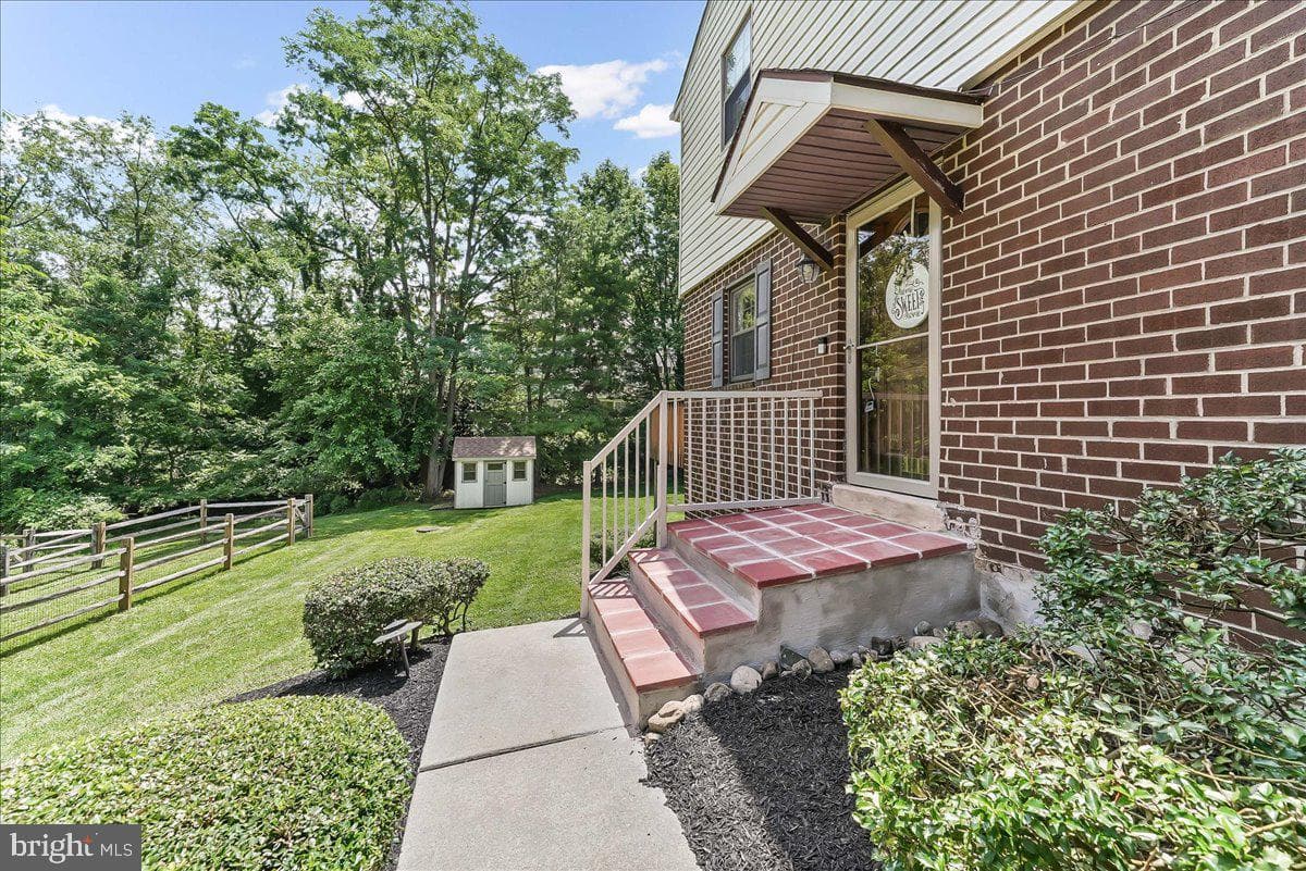 550 Coventry Lane photo 3